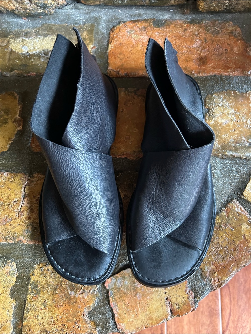 Born Sandals. - Picture 3 of 5